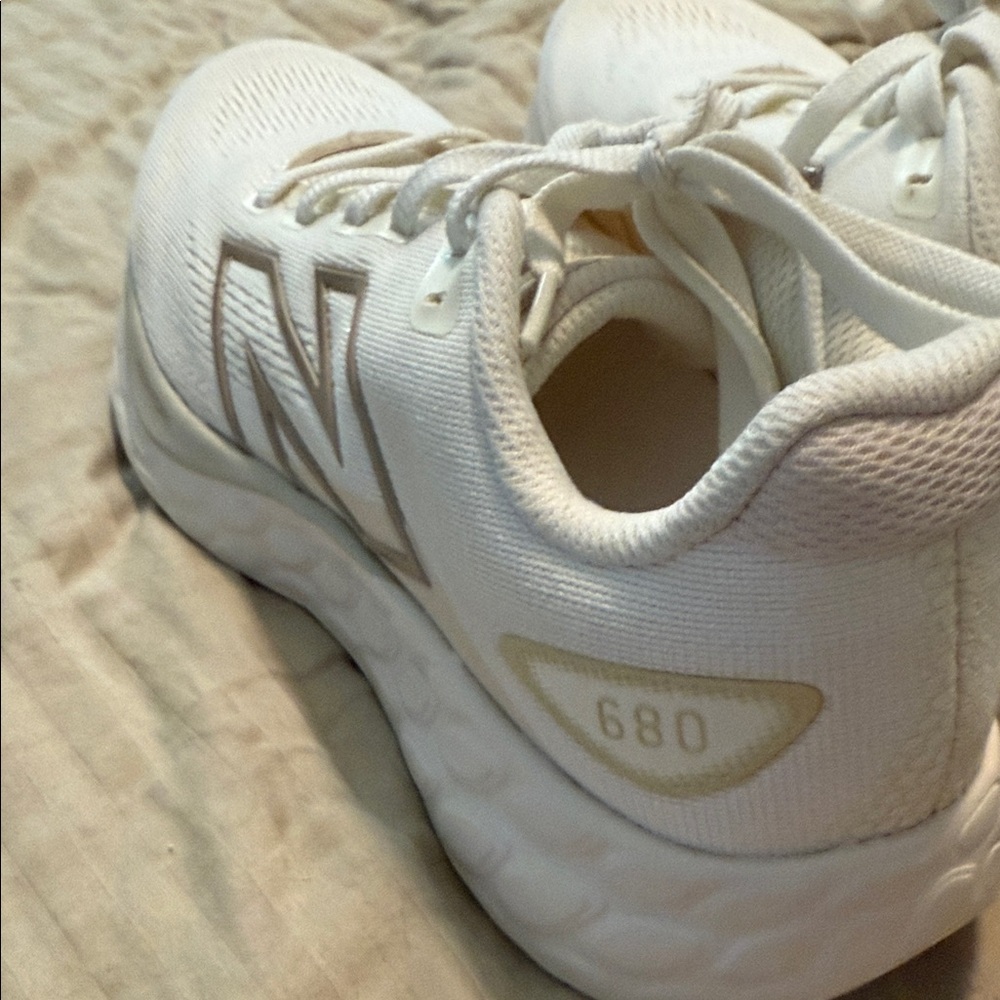 New Balance 680 Fresh Foam Women's White and Gold Running Shoes *No Box* - Picture 6 of 8